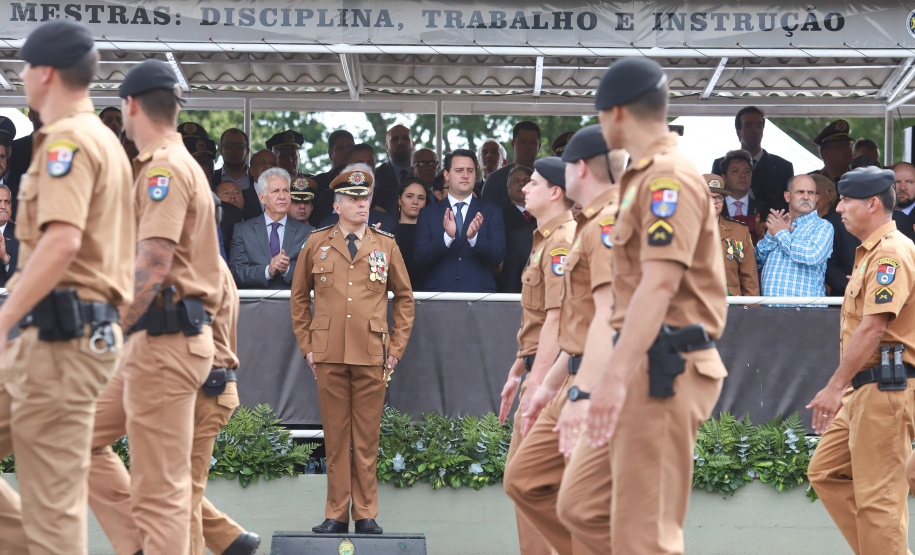 Governador Carlos Massa Ratinho Júnior participa da cerimônia de troca de comando da Polícia Militar do Paraná. O novo camandante-geral é o coronel Péricles de Matos. Ele substitui no cargo a coronel Audilene Dias Rocha. - Curitiba, 08/01/2019 - Foto: Rodrigo Félix Leal