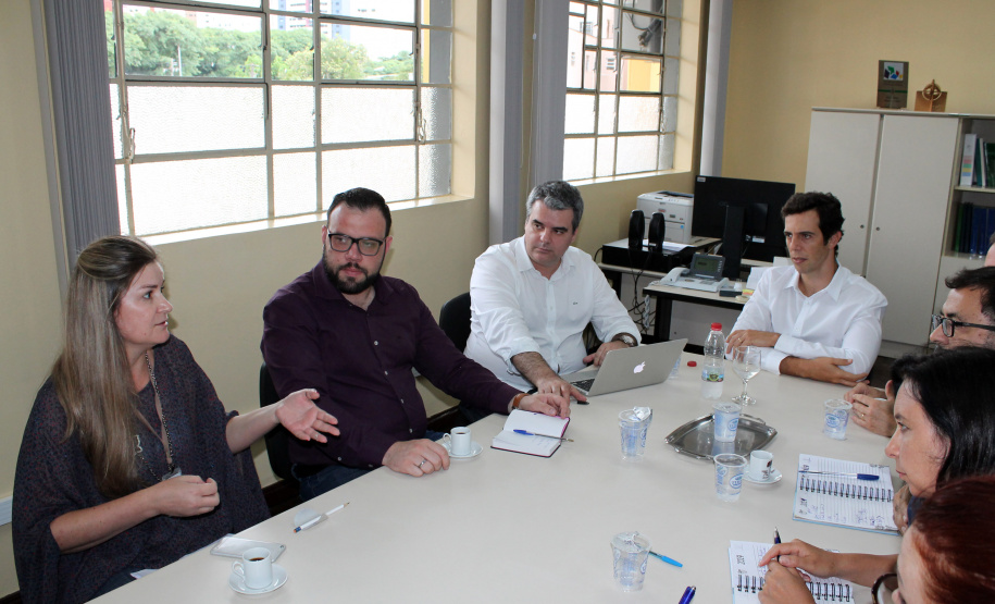 Na primeira reunião entre o secretário da Educação e do Esporte, Renato Feder, e representantes da categoria, foram tratados temas como a distribuição das aulas, a jornada de trabalho, critérios para distribuição de aulas extraordinárias e a hora-atividade. Curitiba, 08/01/2018  -  Foto: Divulgação SEED