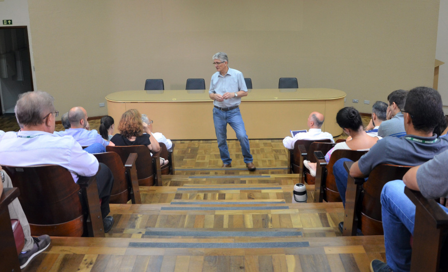 O secretário da Agricultura e do Abastecimento, Norberto Ortigara (foto), deu posse nesta terça-feira (8) à nova diretoria da Agência de Defesa Agropecuária do Paraná (Adapar). O médico veterinário Otamir Cesar Martins assumiu a presidência, em substituição ao também veterinário Inácio Afonso Kroetz que dirigiu a empresa desde 2011, quando foi criada. - Curitiba, 08/01/2019 - Foto: Divulgação SEAB