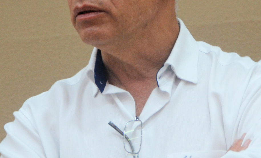 O secretário da Agricultura e do Abastecimento, Norberto Ortigara, deu posse nesta terça-feira (8) à nova diretoria da Agência de Defesa Agropecuária do Paraná (Adapar). O médico veterinário Otamir Cesar Martins assumiu a presidência, em substituição ao também veterinário Inácio Afonso Kroetz que dirigiu a empresa desde 2011, quando foi criada. Na foto, Diretor de Defesa Agropecuária ? Manoel Luiz de Azevedo - Curitiba, 08/01/2019 - Foto: Divulgação SEAB