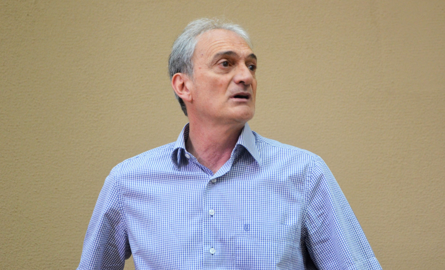 O secretário da Agricultura e do Abastecimento, Norberto Ortigara, deu posse nesta terça-feira (8) à nova diretoria da Agência de Defesa Agropecuária do Paraná (Adapar). O médico veterinário Otamir Cesar Martins assumiu a presidência, em substituição ao também veterinário Inácio Afonso Kroetz que dirigiu a empresa desde 2011, quando foi criada. Na foto, Diretor Administrativo-Financeiro ? Adalberto Luiz Valiati - Curitiba, 08/01/2019 - Foto: Divulgação SEAB