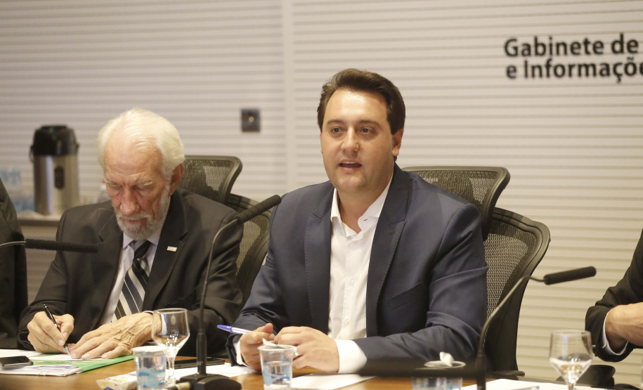 O governador Carlos Massa Ratinho Júnior reuniu-se com seus secretários, nesta terça-feira (08) e anunciou novas medidas administrativas. Curitiba, 08-01-2019.Foto: Arnaldo Alves / ANPr.
