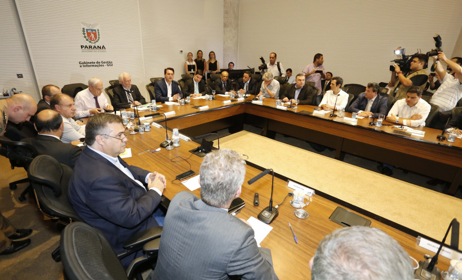 O governador Carlos Massa Ratinho Júnior reuniu-se com seus secretários, nesta terça-feira (08) e anunciou novas medidas administrativas. Curitiba, 08-01-2019.Foto: Arnaldo Alves / ANPr.