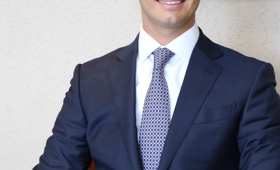 O novo presidente da Copel, Daniel Pimentel Slaviero, assinou nesta terça-feira (8) o termo de posse. Ele foi eleito para o cargo em reunião realizada pelo Conselho de Administração da Copel (CAD), também nesta terça. Além do presidente, outros dois novos diretores assumiram cargos. - Curitiba, 08/01/2019 - Foto: Dani Catisti/Copel