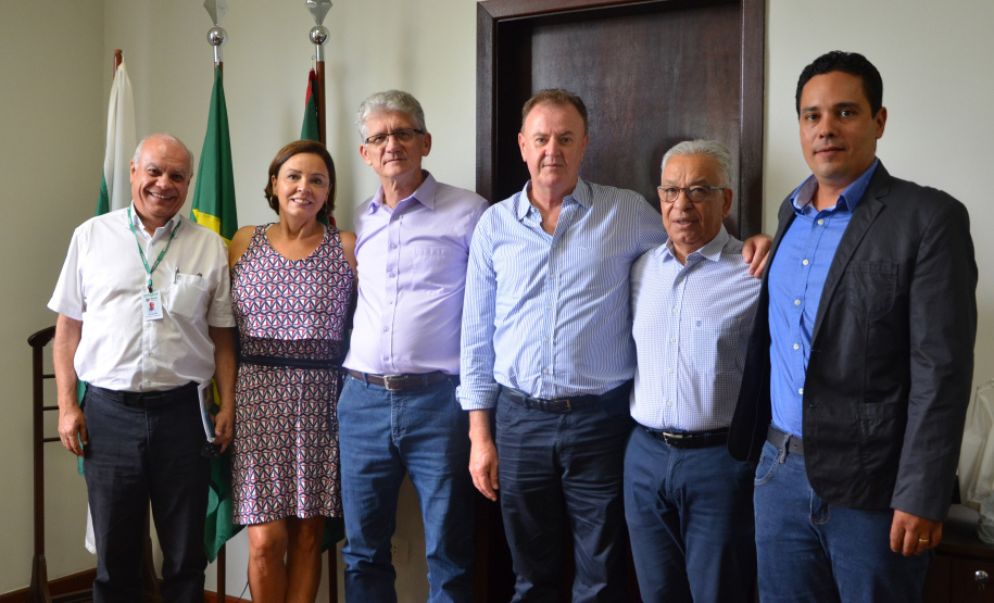 O secretário da Agricultura e do Abastecimento, Norberto Ortigara, recebeu nesta quarta-feira (09) os dirigentes da Coopavel, que está promovendo o 31ºShow Rural 2019, o maior evento de tecnologia direcionado ao Agronegócio, no Paraná. O diretor da Coopavel, engenheiro agrônomo Rogério Rizzard apresentou os temas que estarão presentes este ano, que terá como principal novidade o Show Rural Digital.  -  Curitiba, 19/01/2019  -  Foto: Divulgação SEAB