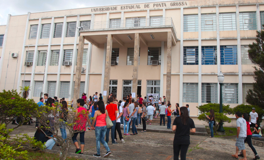 A Universidade Estadual de Ponta Grossa (UEPG) abre nesta segunda-feira (14) as inscrições para o processo seletivo simplificado para tradutor e intérprete de Libras (Língua Brasileira de Sinais) e Português. O prazo vai até 6 de fevereiro.  - Ponta Grossa, 10/01/2019  -   Foto: Arquivo ANPr