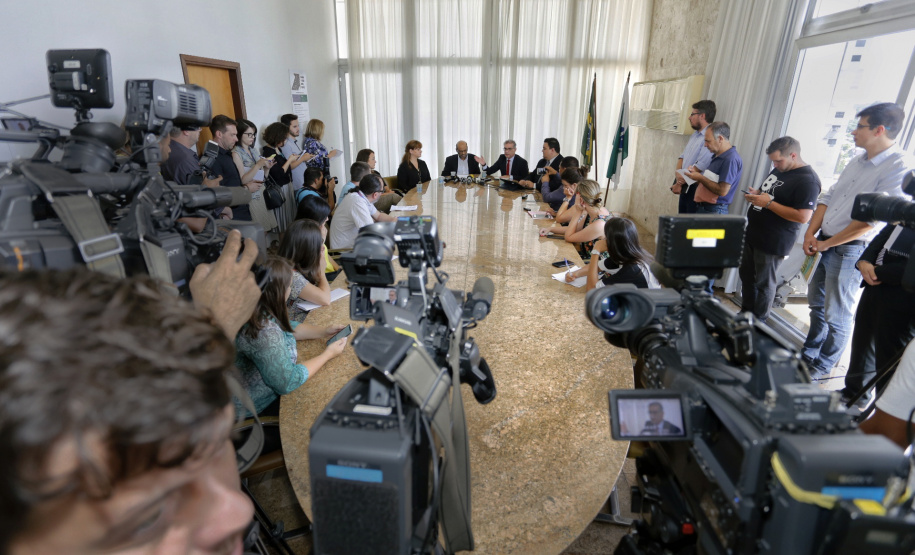 O secretário da Fazenda Renê de Oliveira Garcia Junior, detalha em entrevista coletiva a situação das contas do Estado, do novo SIAF, Sistema de Gestão Financeira do Governo e as medidas que vem adotando. - Curitiba, 10-01-19.Foto: Arnaldo Alves / ANPr.