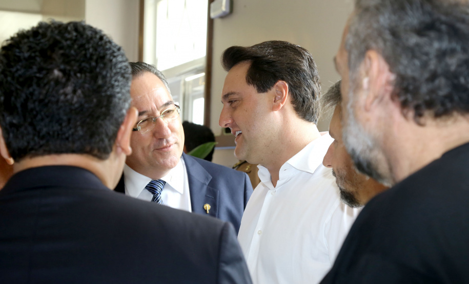O governador Carlos Massa Ratinho Junior participou nesta quinta-feira (10), em Foz do Iguaçu, da solenidade em comemoração aos 80 anos do Parque Nacional do Iguaçu. Considerado uma das mais belas reservas ecológicas do mundo, o Parque Nacional do Iguaçu tem 225 mil hectares e é reconhecido pela Unesco como Patrimônio Natural da Humanidade. Foz do Iguaçu,10/01/2018 Foto:Jaelson Lucas / ANPr