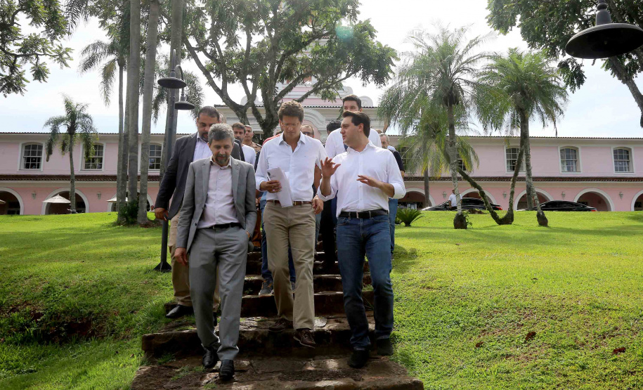 O governador Carlos Massa Ratinho Junior participou nesta quinta-feira (10), em Foz do Iguaçu, da solenidade em comemoração aos 80 anos do Parque Nacional do Iguaçu. Considerado uma das mais belas reservas ecológicas do mundo, o Parque Nacional do Iguaçu tem 225 mil hectares e é reconhecido pela Unesco como Patrimônio Natural da Humanidade. Foz do Iguaçu,10/01/2018 Foto:Jaelson Lucas / ANPr