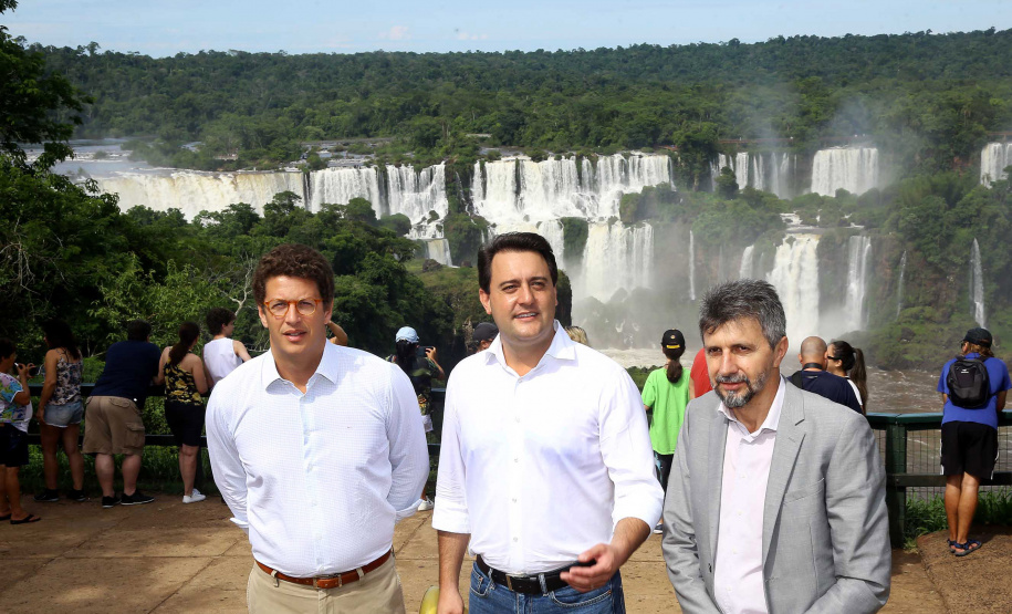 O governador Carlos Massa Ratinho Junior participou nesta quinta-feira (10), em Foz do Iguaçu, da solenidade em comemoração aos 80 anos do Parque Nacional do Iguaçu. Considerado uma das mais belas reservas ecológicas do mundo, o Parque Nacional do Iguaçu tem 225 mil hectares e é reconhecido pela Unesco como Patrimônio Natural da Humanidade. Foz do Iguaçu,10/01/2018 Foto:Jaelson Lucas / ANPr