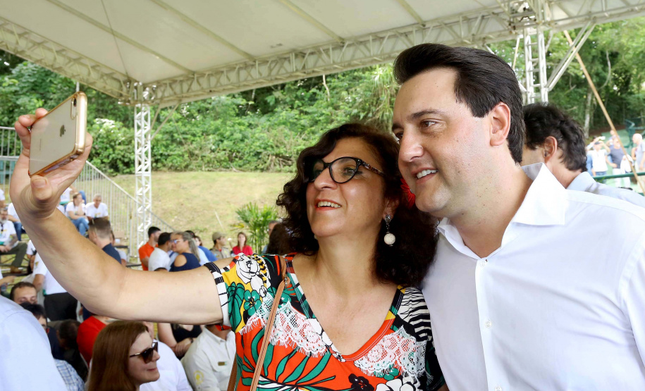 O governador Carlos Massa Ratinho Junior participou nesta quinta-feira (10), em Foz do Iguaçu, da solenidade em comemoração aos 80 anos do Parque Nacional do Iguaçu. Considerado uma das mais belas reservas ecológicas do mundo, o Parque Nacional do Iguaçu tem 225 mil hectares e é reconhecido pela Unesco como Patrimônio Natural da Humanidade. Foz do Iguaçu,10/01/2018 Foto:Jaelson Lucas / ANPr