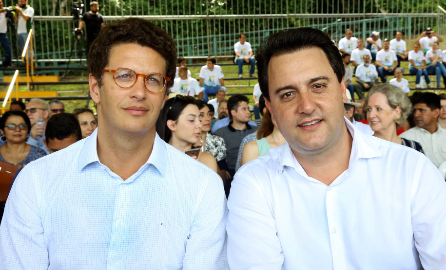 O governador Carlos Massa Ratinho Junior participou nesta quinta-feira (10), em Foz do Iguaçu, da solenidade em comemoração aos 80 anos do Parque Nacional do Iguaçu. Considerado uma das mais belas reservas ecológicas do mundo, o Parque Nacional do Iguaçu tem 225 mil hectares e é reconhecido pela Unesco como Patrimônio Natural da Humanidade. Foz do Iguaçu,10/01/2018 Foto:Jaelson Lucas / ANPr