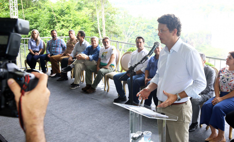 O governador Carlos Massa Ratinho Junior participou nesta quinta-feira (10), em Foz do Iguaçu, da solenidade em comemoração aos 80 anos do Parque Nacional do Iguaçu. Considerado uma das mais belas reservas ecológicas do mundo, o Parque Nacional do Iguaçu tem 225 mil hectares e é reconhecido pela Unesco como Patrimônio Natural da Humanidade. Foz do Iguaçu,10/01/2018 Foto:Jaelson Lucas / ANPr