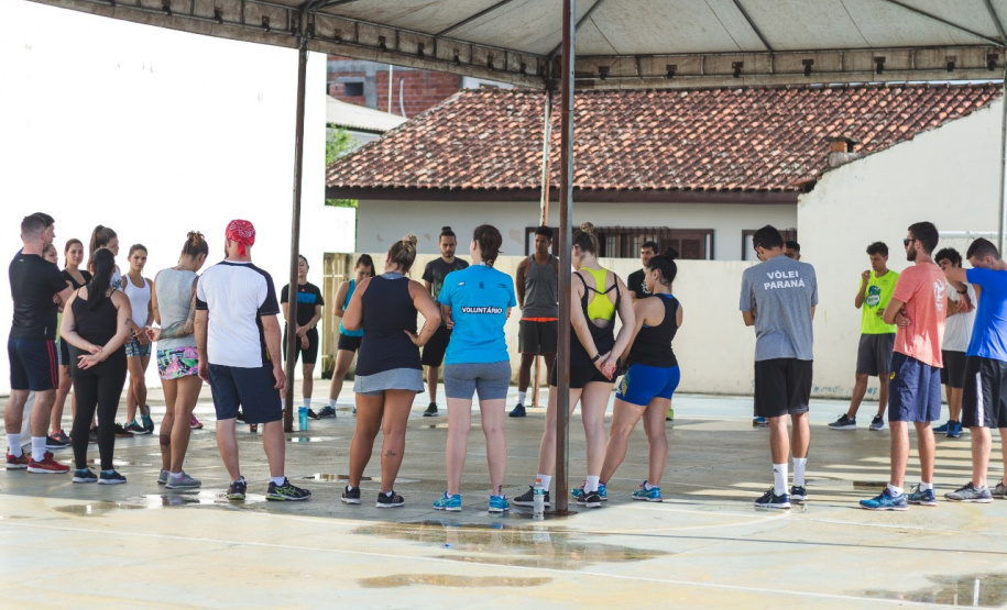 As ações esportivas realizadas pela Secretaria da Educação e do Esporte voltam às areias do litoral paranaense durante a Operação Verão Paraná 2019. O projeto, integrante das realizações do Governo do Estado, tem início nesta sexta-feira (11), incentivando a prática de atividades físicas e de lazer a fim de promover a saúde, o bem estar e a integração social dos veranistas e moradores locais.Foto: Thiago Chas