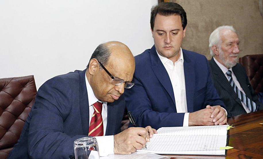 O governaador Carlos Massa Ratinho Júnior, participa da posse do secretário de Estado da Fazenda, Renê de Oliveira Garcia Junior. Foto: Arnaldo Alves/ANPr