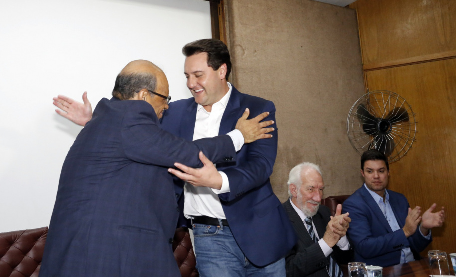 O governaador Carlos Massa Ratinho Júnior, participa da posse do secretário de Estado da Fazenda, Renê de Oliveira Garcia Junior. Foto: Arnaldo Alves/ANPr