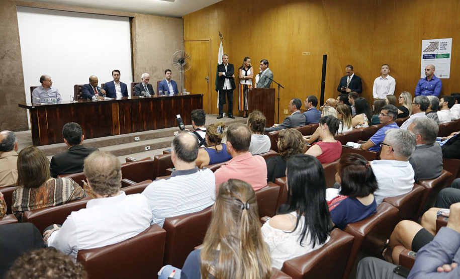 O governaador Carlos Massa Ratinho Júnior, participa da posse do secretário de Estado da Fazenda, Renê de Oliveira Garcia Junior. Foto: Arnaldo Alves/ANPr