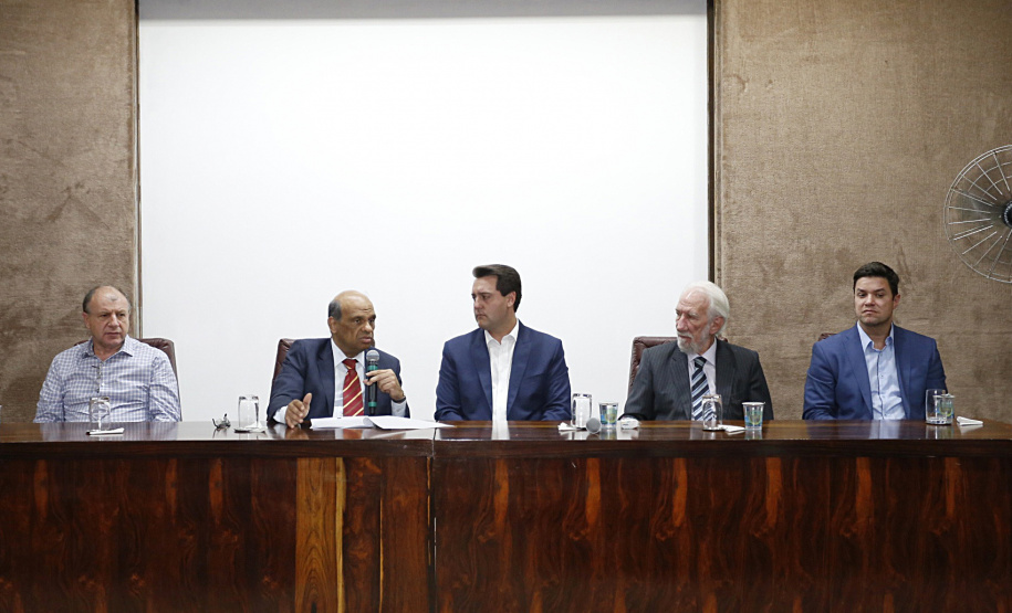 O governaador Carlos Massa Ratinho Júnior, participa da posse do secretário de Estado da Fazenda, Renê de Oliveira Garcia Junior. Foto: Arnaldo Alves/ANPr