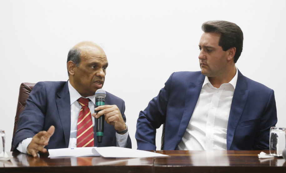 O governaador Carlos Massa Ratinho Júnior, participa da posse do secretário de Estado da Fazenda, Renê de Oliveira Garcia Junior. Foto: Arnaldo Alves/ANPr