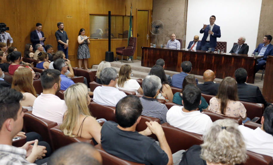 O governaador Carlos Massa Ratinho Júnior, participa da posse do secretário de Estado da Fazenda, Renê de Oliveira Garcia Junior. Foto: Arnaldo Alves/ANPr