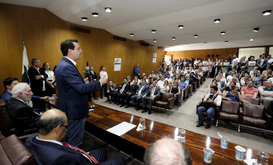 O governaador Carlos Massa Ratinho Júnior, participa da posse do secretário de Estado da Fazenda, Renê de Oliveira Garcia Junior. Foto: Arnaldo Alves/ANPr