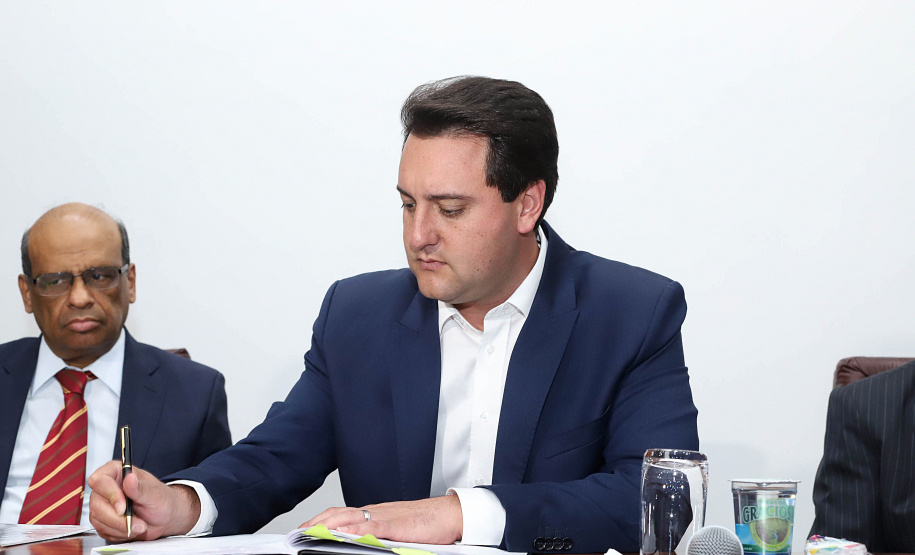 O governaador Carlos Massa Ratinho Júnior, participa da posse do secretário de Estado da Fazenda, Renê de Oliveira Garcia Junior. Foto: Rodrigo Félix Leal