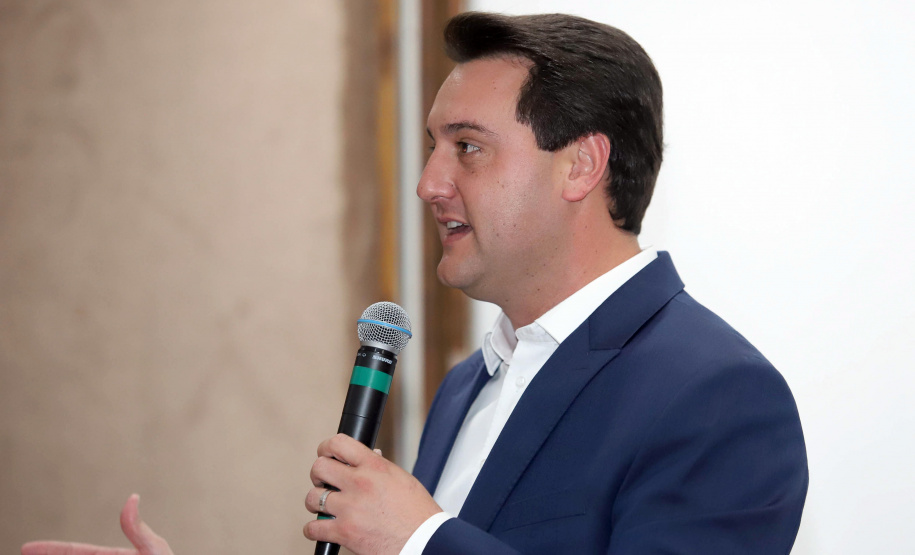 O governaador Carlos Massa Ratinho Júnior, participa da posse do secretário de Estado da Fazenda, Renê de Oliveira Garcia Junior. Foto: Rodrigo Félix Leal