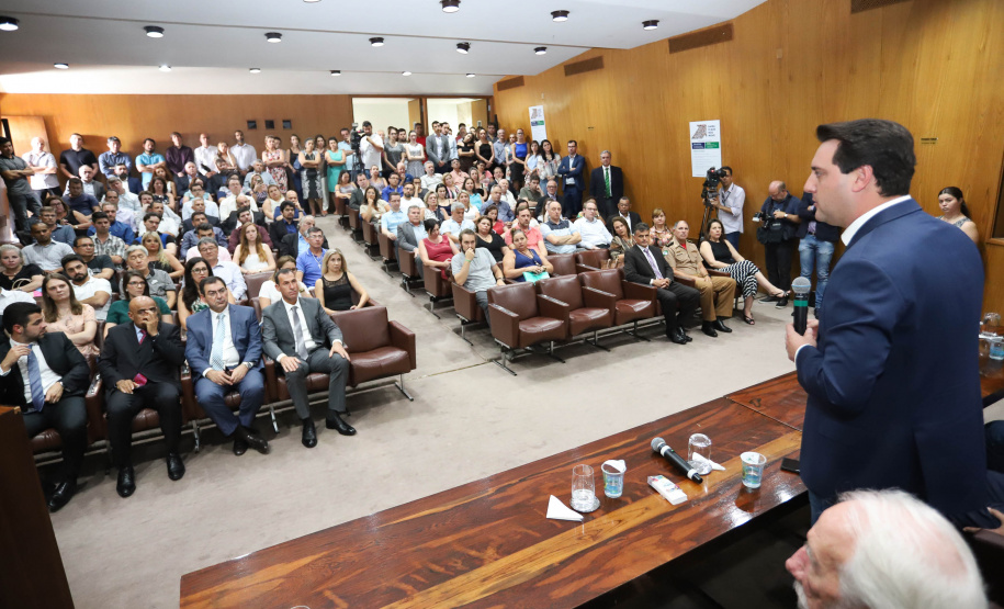 O governaador Carlos Massa Ratinho Júnior, participa da posse do secretário de Estado da Fazenda, Renê de Oliveira Garcia Junior. Foto: Rodrigo Félix Leal