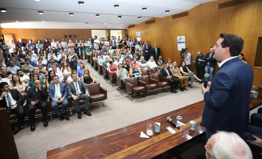 O governaador Carlos Massa Ratinho Júnior, participa da posse do secretário de Estado da Fazenda, Renê de Oliveira Garcia Junior. Foto: Rodrigo Félix Leal