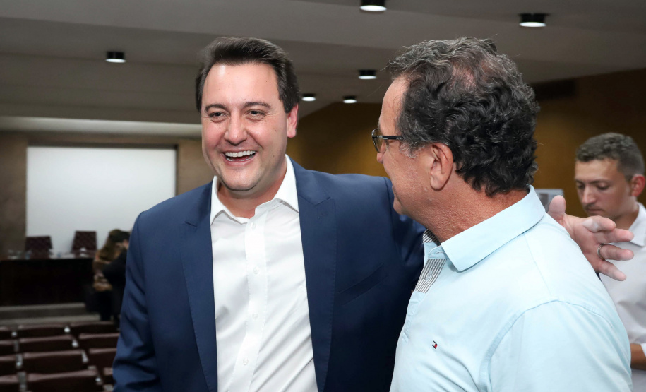 O governaador Carlos Massa Ratinho Júnior, participa da posse do secretário de Estado da Fazenda, Renê de Oliveira Garcia Junior. Foto: Rodrigo Félix Leal