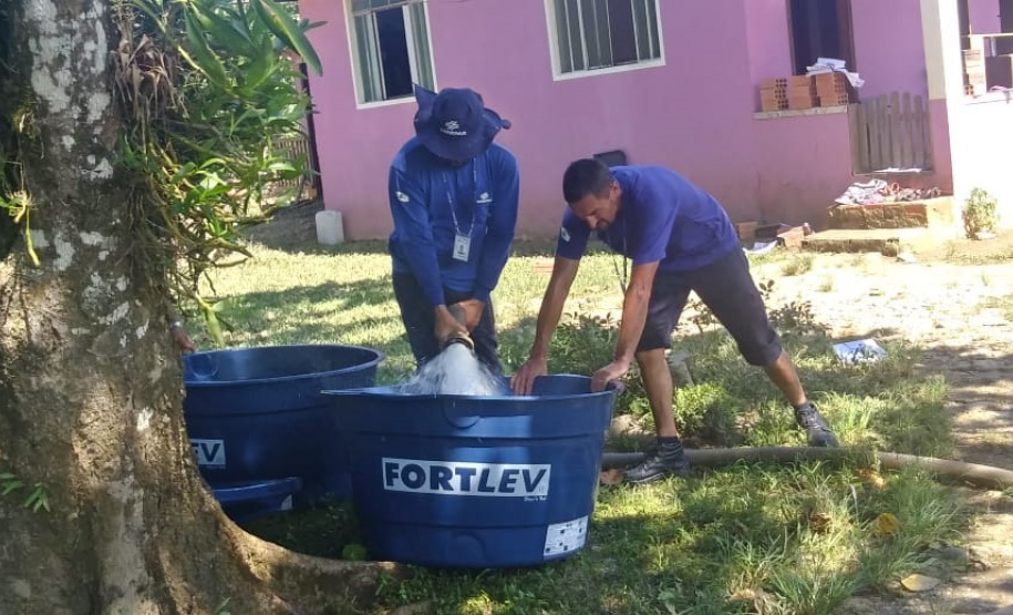 As rápidas e volumosas chuvas no Paraná nos últimos dias causaram estragos em diversas cidades, o que levou algumas comunidades a descobrirem a importância das caixas d´água para reservação de água potável. - Curitiba, 11/01/2019 - Foto: Sanepar