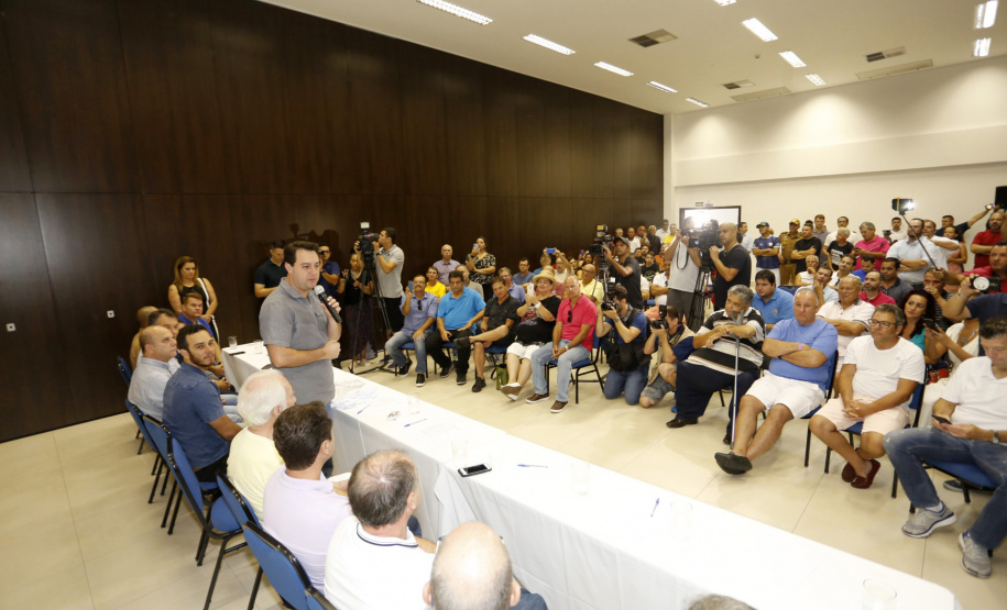 O Litoral do Paraná vai ganhar um calendário turístico, que começará a ser elaborado pelo Governo do Estado ainda neste ano, após o Carnaval. O anúncio foi feito pelo governador Carlos Massa Ratinho Junior, durante reunião com os prefeitos do Litoral, neste sábado (12), em Matinhos. Matinhos, 12-01-19.Foto: Arnaldo Alves / ANPr.