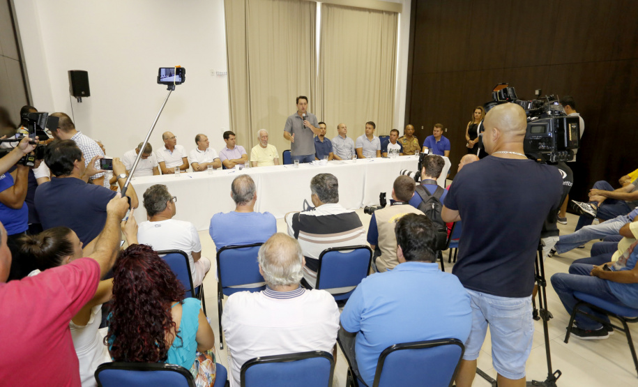 O Litoral do Paraná vai ganhar um calendário turístico, que começará a ser elaborado pelo Governo do Estado ainda neste ano, após o Carnaval. O anúncio foi feito pelo governador Carlos Massa Ratinho Junior, durante reunião com os prefeitos do Litoral, neste sábado (12), em Matinhos. Matinhos, 12-01-19.Foto: Arnaldo Alves / ANPr.