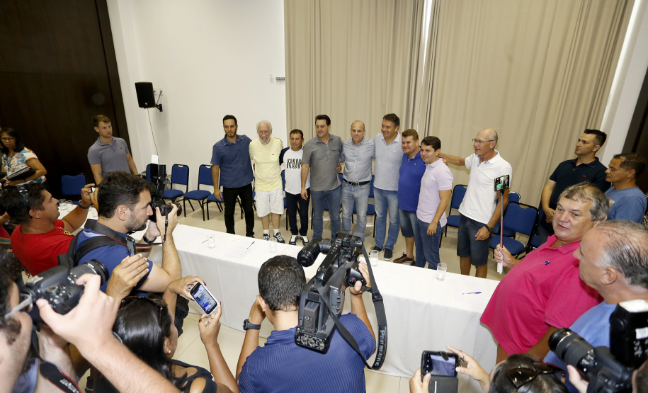 O Litoral do Paraná vai ganhar um calendário turístico, que começará a ser elaborado pelo Governo do Estado ainda neste ano, após o Carnaval. O anúncio foi feito pelo governador Carlos Massa Ratinho Junior, durante reunião com os prefeitos do Litoral, neste sábado (12), em Matinhos. Matinhos, 12-01-19.Foto: Arnaldo Alves / ANPr.