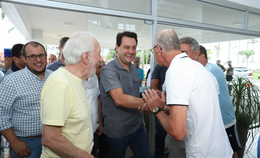 O Litoral do Paraná vai ganhar um calendário turístico, que começará a ser elaborado pelo Governo do Estado ainda neste ano, após o Carnaval. O anúncio foi feito pelo governador Carlos Massa Ratinho Junior, durante reunião com os prefeitos do Litoral, neste sábado (12), em Matinhos. Matinhos, 12-01-19.Foto:Rodrigo Felix Leal / ANPr.