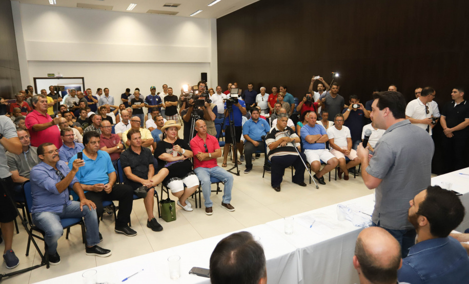 O Litoral do Paraná vai ganhar um calendário turístico, que começará a ser elaborado pelo Governo do Estado ainda neste ano, após o Carnaval. O anúncio foi feito pelo governador Carlos Massa Ratinho Junior, durante reunião com os prefeitos do Litoral, neste sábado (12), em Matinhos. Matinhos, 12-01-19.Foto:Rodrigo Felix Leal / ANPr.