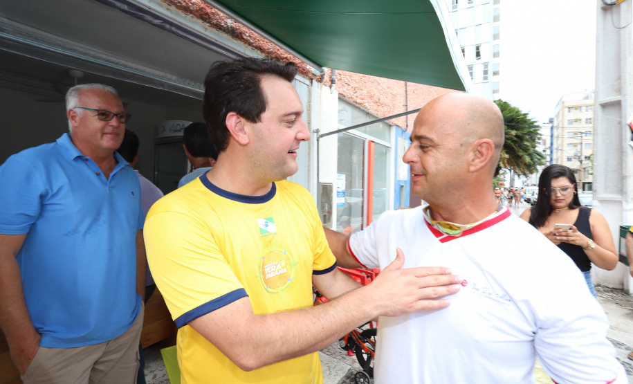 O governador Carlos Massa Ratinho Junior, caminhou na Orla de Matinhos e participou do lançamento das atividades esportivas na Operação Verão Paraná, com o Jogo dos Atletas, na arena multiuso. Foto: Rodrigo Felix Leal/ANPR