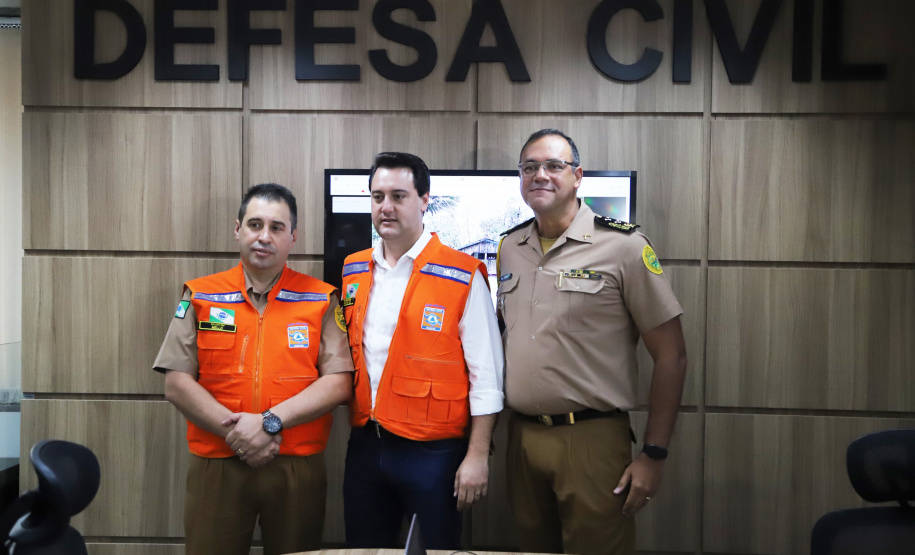 O governador Carlos Massa Ratinho Júnior visitou nesta segunda-feira (14) a estrutura da Coordenadoria Estadual de Proteção e Defesa Civil do Paraná. O órgão, localizado no Palácio Araucária, em Curitiba, faz o monitoramento dos eventos climáticos que ocorrem no Estado por meio do Centro Estadual de Gerenciamento de Riscos e Desastres (Cegerd).  -  Curitiba, 14/01/2019  - Foto: José Fernando Ogura/ANPr