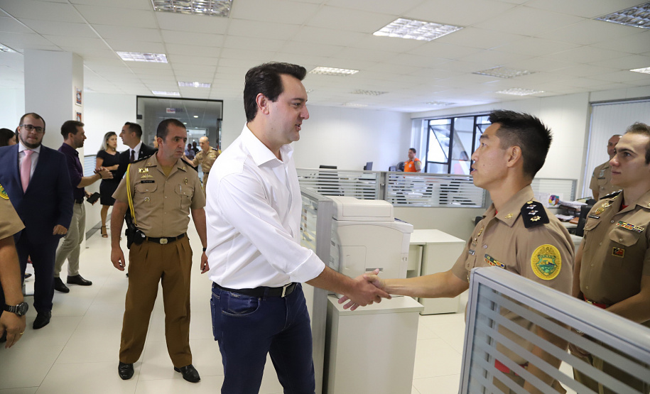O governador Carlos Massa Ratinho Júnior visitou nesta segunda-feira (14) a estrutura da Coordenadoria Estadual de Proteção e Defesa Civil do Paraná. O órgão, localizado no Palácio Araucária, em Curitiba, faz o monitoramento dos eventos climáticos que ocorrem no Estado por meio do Centro Estadual de Gerenciamento de Riscos e Desastres (Cegerd).  -  Curitiba, 14/01/2019  - Foto: José Fernando Ogura/ANPr
