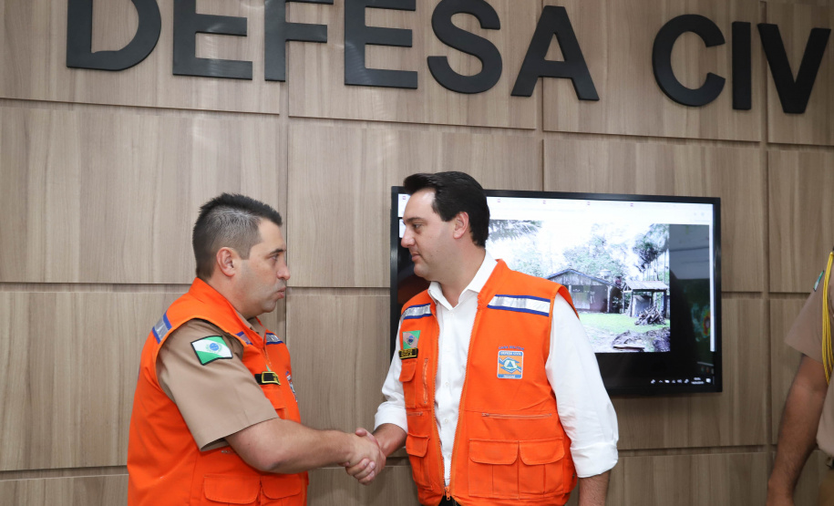O governador Carlos Massa Ratinho Júnior visitou nesta segunda-feira (14) a estrutura da Coordenadoria Estadual de Proteção e Defesa Civil do Paraná. O órgão, localizado no Palácio Araucária, em Curitiba, faz o monitoramento dos eventos climáticos que ocorrem no Estado por meio do Centro Estadual de Gerenciamento de Riscos e Desastres (Cegerd). - Curitiba, 14/01/2019 - Foto: Rodrigo Félix Leal/ANPr