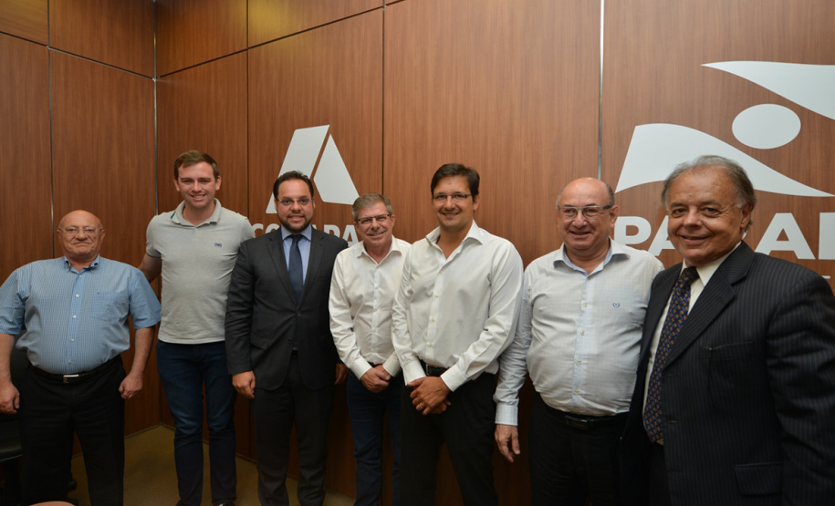 O presidente da Companhia de Habitação do Paraná (Cohapar), Jorge Lange, realizou a primeira reunião trabalho com os funcionários da empresa nesta segunda-feira (14). A assinatura do termo de posse aconteceu na última sexta-feira (11), após a indicação do governador Carlos Massa Ratinho Junior ter sido aprovada pelo Conselho de Administração da companhia.  Curitiba, 14/01/2019  -  Foto: Cohapar
