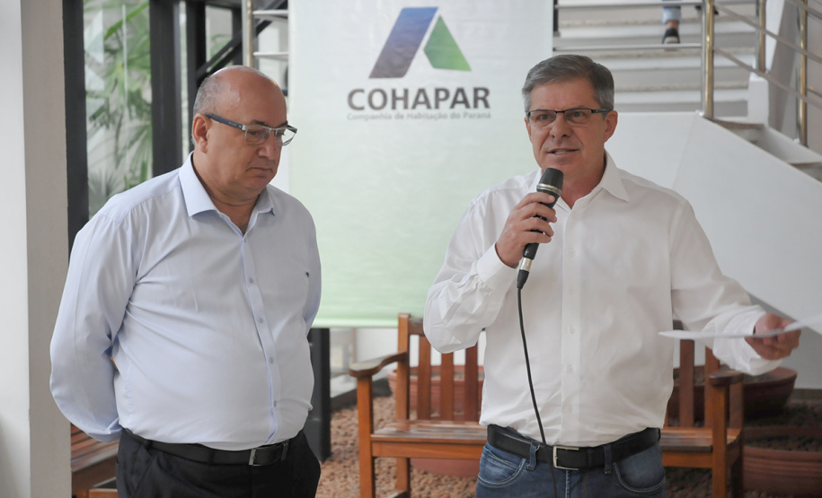 O presidente da Companhia de Habitação do Paraná (Cohapar), Jorge Lange, realizou a primeira reunião trabalho com os funcionários da empresa nesta segunda-feira (14). A assinatura do termo de posse aconteceu na última sexta-feira (11), após a indicação do governador Carlos Massa Ratinho Junior ter sido aprovada pelo Conselho de Administração da companhia.  Curitiba, 14/01/2019  -  Foto: Cohapar