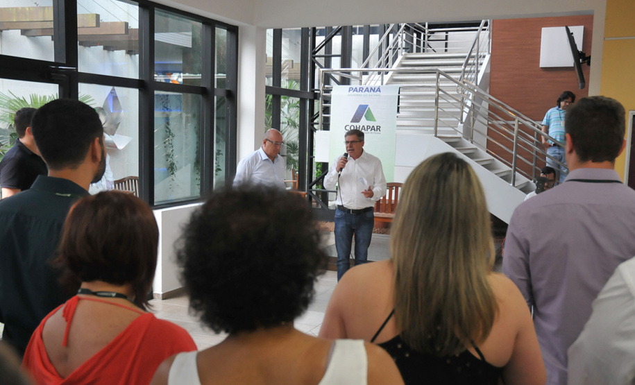 O presidente da Companhia de Habitação do Paraná (Cohapar), Jorge Lange, realizou a primeira reunião trabalho com os funcionários da empresa nesta segunda-feira (14). A assinatura do termo de posse aconteceu na última sexta-feira (11), após a indicação do governador Carlos Massa Ratinho Junior ter sido aprovada pelo Conselho de Administração da companhia.  Curitiba, 14/01/2019  -  Foto: Cohapar