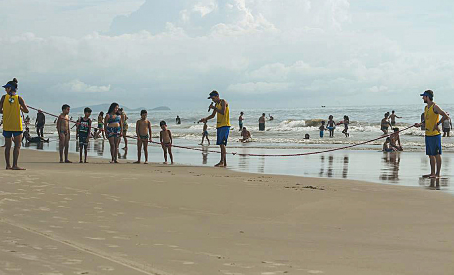 As equipes da Superintendência de Esporte do Paraná fizeram 17.079 atendimentos nas praias do Paraná, em apenas três, de sexta-feira a domingo (11 a 13). Veranistas e moradores locais participaram das atividades esportivas e recreativas ofertadas nos quatro postos fixos nas praias de Shangri-Lá, Ipanema, Praia de Leste e Caiobá, além do posto itinerante em Guaratuba. - Curitiba, 15/01/2019 - Foto: Divulgação