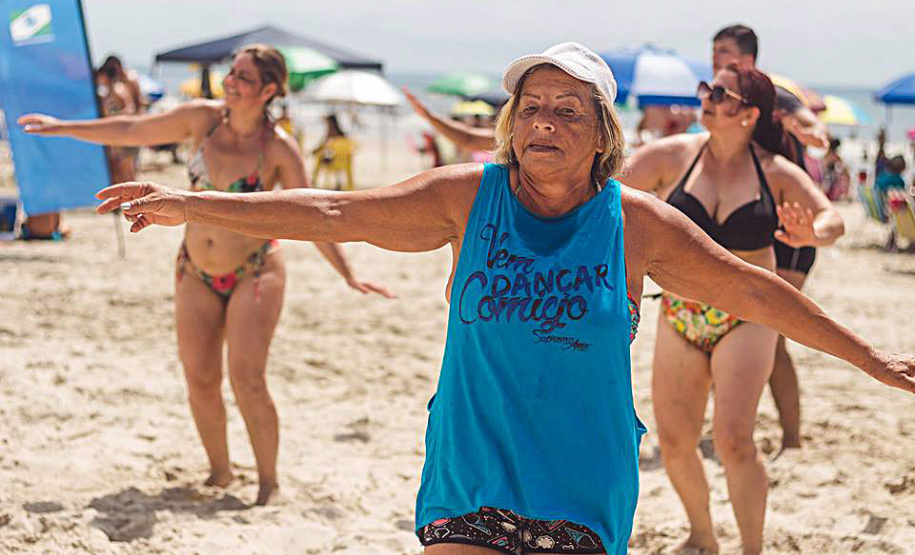 As equipes da Superintendência de Esporte do Paraná fizeram 17.079 atendimentos nas praias do Paraná, em apenas três, de sexta-feira a domingo (11 a 13). Veranistas e moradores locais participaram das atividades esportivas e recreativas ofertadas nos quatro postos fixos nas praias de Shangri-Lá, Ipanema, Praia de Leste e Caiobá, além do posto itinerante em Guaratuba. - Curitiba, 15/01/2019 - Foto: Divulgação