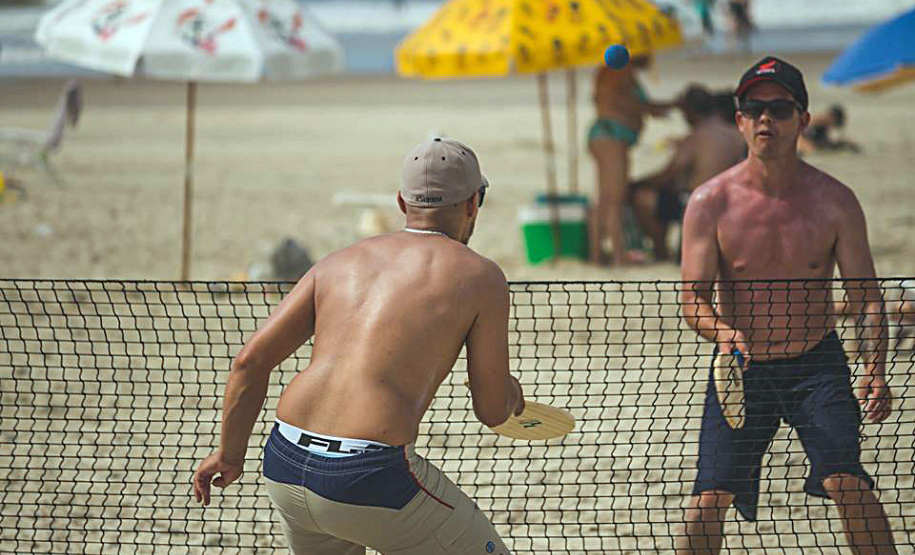 As equipes da Superintendência de Esporte do Paraná fizeram 17.079 atendimentos nas praias do Paraná, em apenas três, de sexta-feira a domingo (11 a 13). Veranistas e moradores locais participaram das atividades esportivas e recreativas ofertadas nos quatro postos fixos nas praias de Shangri-Lá, Ipanema, Praia de Leste e Caiobá, além do posto itinerante em Guaratuba. - Curitiba, 15/01/2019 - Foto: Divulgação