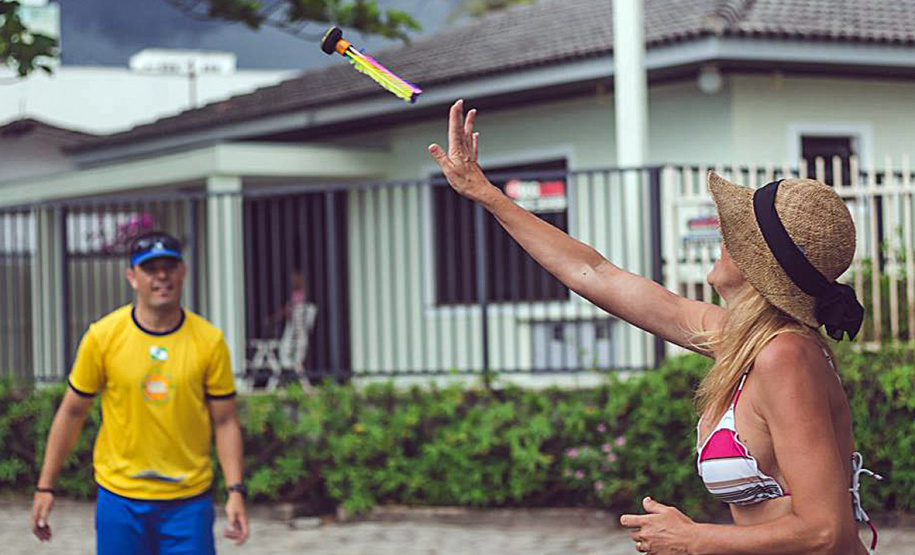As equipes da Superintendência de Esporte do Paraná fizeram 17.079 atendimentos nas praias do Paraná, em apenas três, de sexta-feira a domingo (11 a 13). Veranistas e moradores locais participaram das atividades esportivas e recreativas ofertadas nos quatro postos fixos nas praias de Shangri-Lá, Ipanema, Praia de Leste e Caiobá, além do posto itinerante em Guaratuba. - Curitiba, 15/01/2019 - Foto: Divulgação