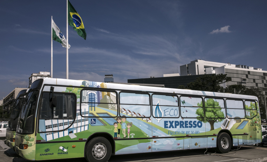 O ônibus de educação socioambiental da Sanepar estará percorrendo os municípios da Costa Oeste do Paraná neste verão. Em Santa Helena, a parada será na praça central, próximo à Prefeitura, entre os dias 16 e 18 e entre 23 e 25 de janeiro. - Verão Paraná, 15/01/2019 - Foto: Divulgação Sanepar