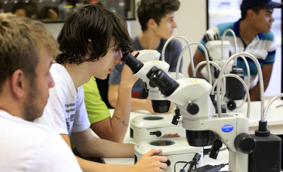 As universidades estaduais do Paraná ganharam destaque internacional no ranking Emerging Economies University, da revista inglesa Times Higher Education, divulgado na última terça-feira (15). O ranking, que avaliou 442 universidades de 43 nações, engloba instituições em países classificados como emergentes avançados, emergentes secundários e de fronteira. - .Foto: Arnaldo Alves / ANPr.