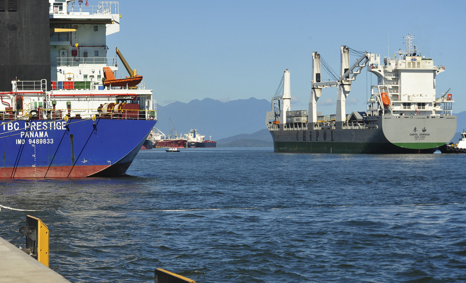 A Administração dos Portos de Paranaguá e Antonina (Appa) vai trabalhar em parceria com a Marinha do Brasil para garantir mais segurança na navegação e no tráfego dos navios em todo o Litoral do Estado. Ivan Bueno/Arquivo APPA